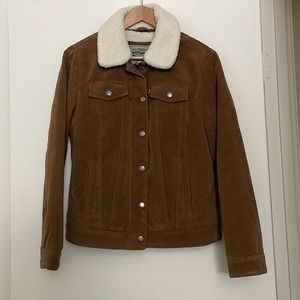 Levi Strauss Tan Suede Sherpa Trucker Jacket in Medium (NWOT)